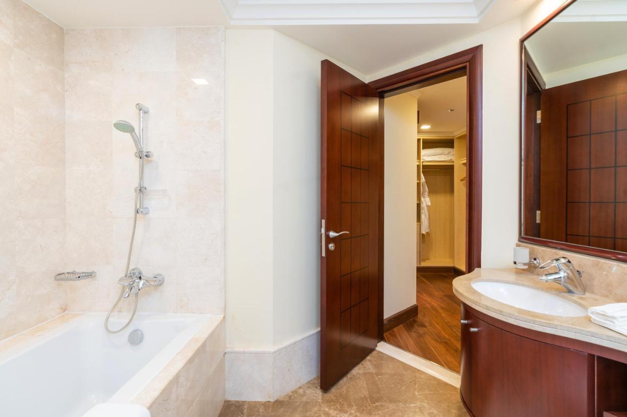Royal Club By Rvhr, Grandeur Residence Crescent Palm Jumeirah Dubai Exterior photo