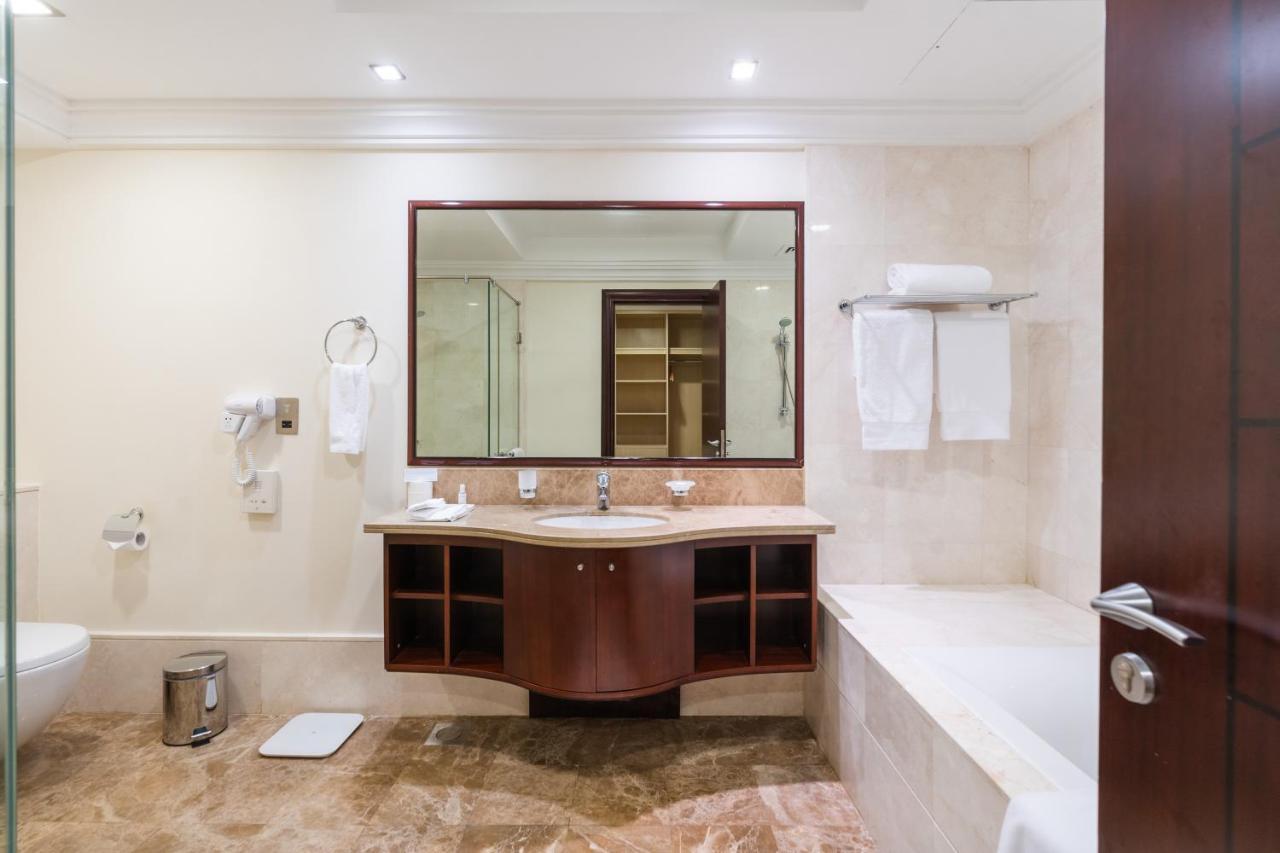 Royal Club By Rvhr, Grandeur Residence Crescent Palm Jumeirah Dubai Exterior photo
